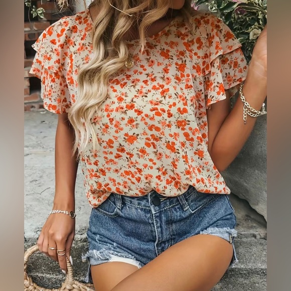 Private Label Tops - 🎉Host Pick🎉 Ditsy Floral Print Blouse. NWT